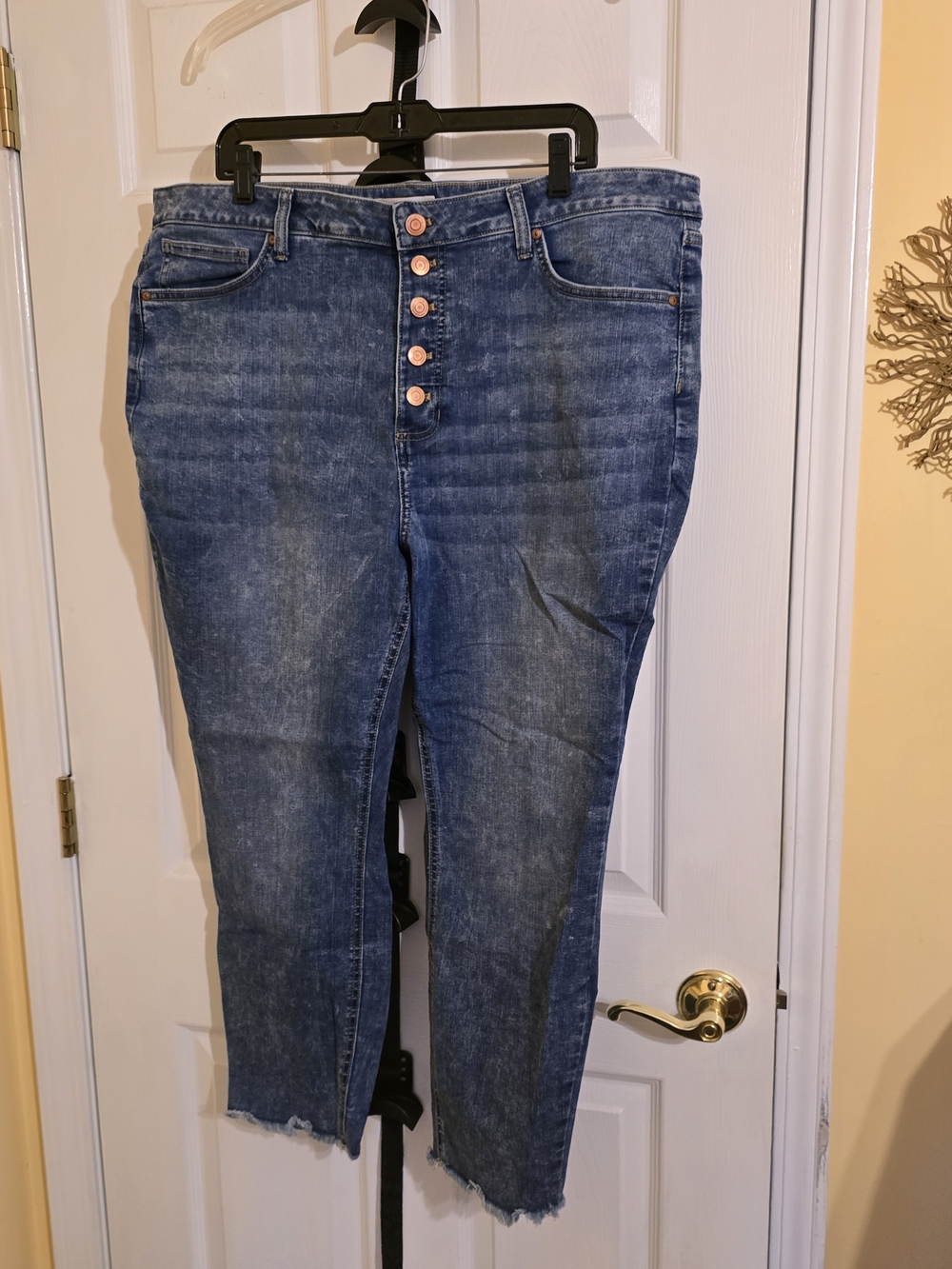 LC Lauren Conrad Mid-Blue Cropped Button-Fly Jeans